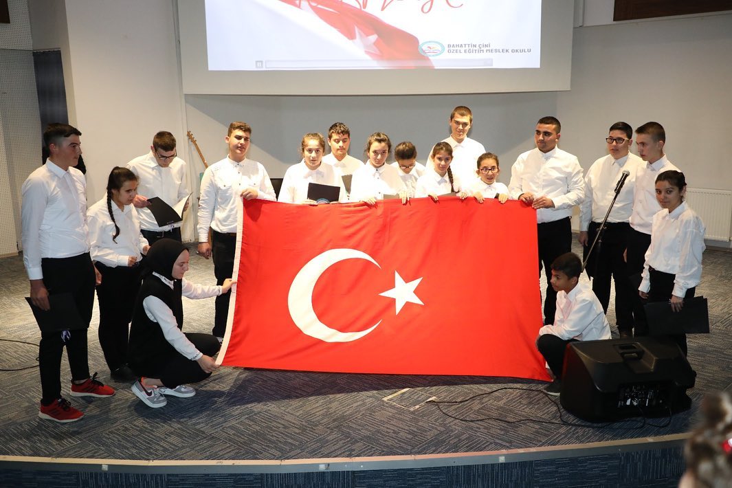 Vali Ali Çelik, özel öğrencileri yalnız bırakmadı