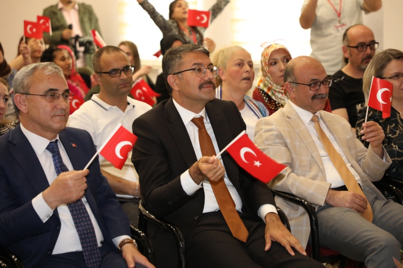 Vali Ali Çelik, Engelsiz Yaşam Bakım Merkezinde engellilere verilen hizmetleri inceledi