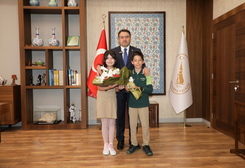 23 Nisan Ulusal Egemenlik ve Çocuk Bayramı'nda Sayın Valimiz, makamını çocuklara bıraktı