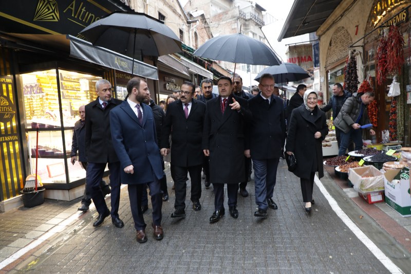 Kütahya’nın Tarihi Kimliği Yeniden Canlanıyor: Pekmez Pazarı Sokak Sağlıklaştırma Projesi Başlıyor  